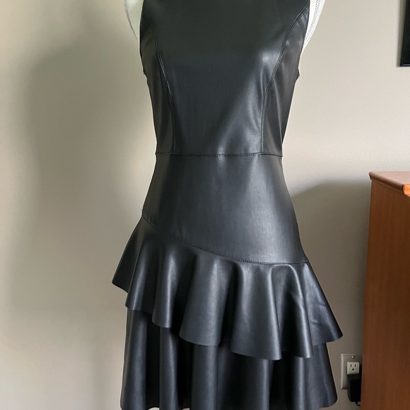 Beautiful faux leather mini, worn once, xsmall, size 2 - Picture 4 of 7